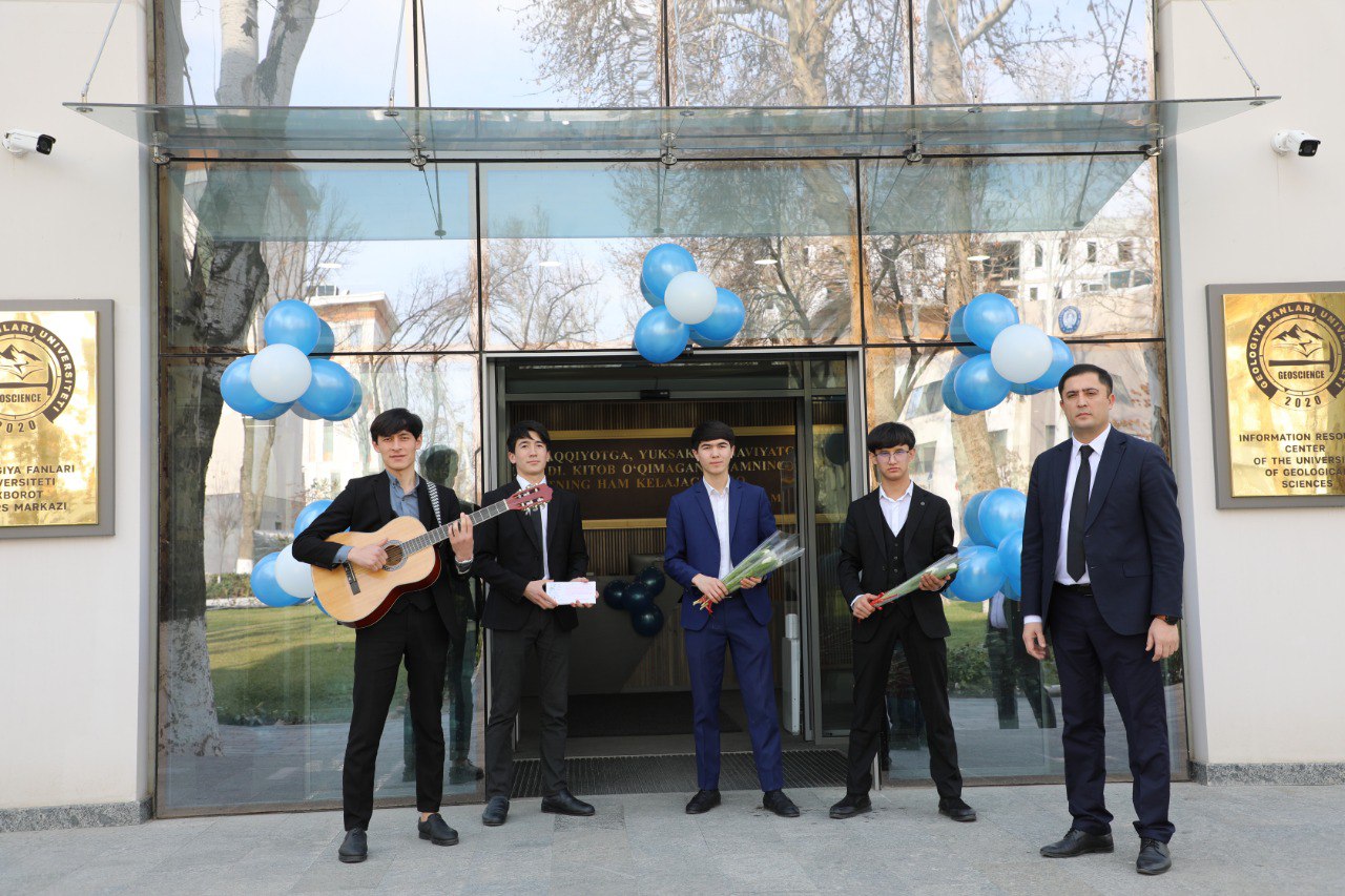 Qiz dostlari Barnaul fohishalari Moskvani yalashingga ruxsat beraman