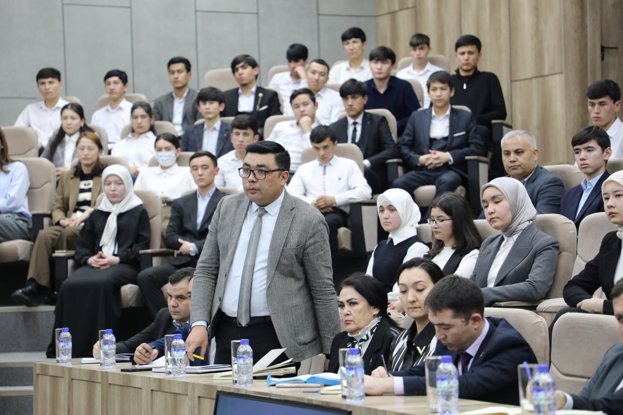 Biri darhol barcha teshiklarda olomonga xizmat qildi